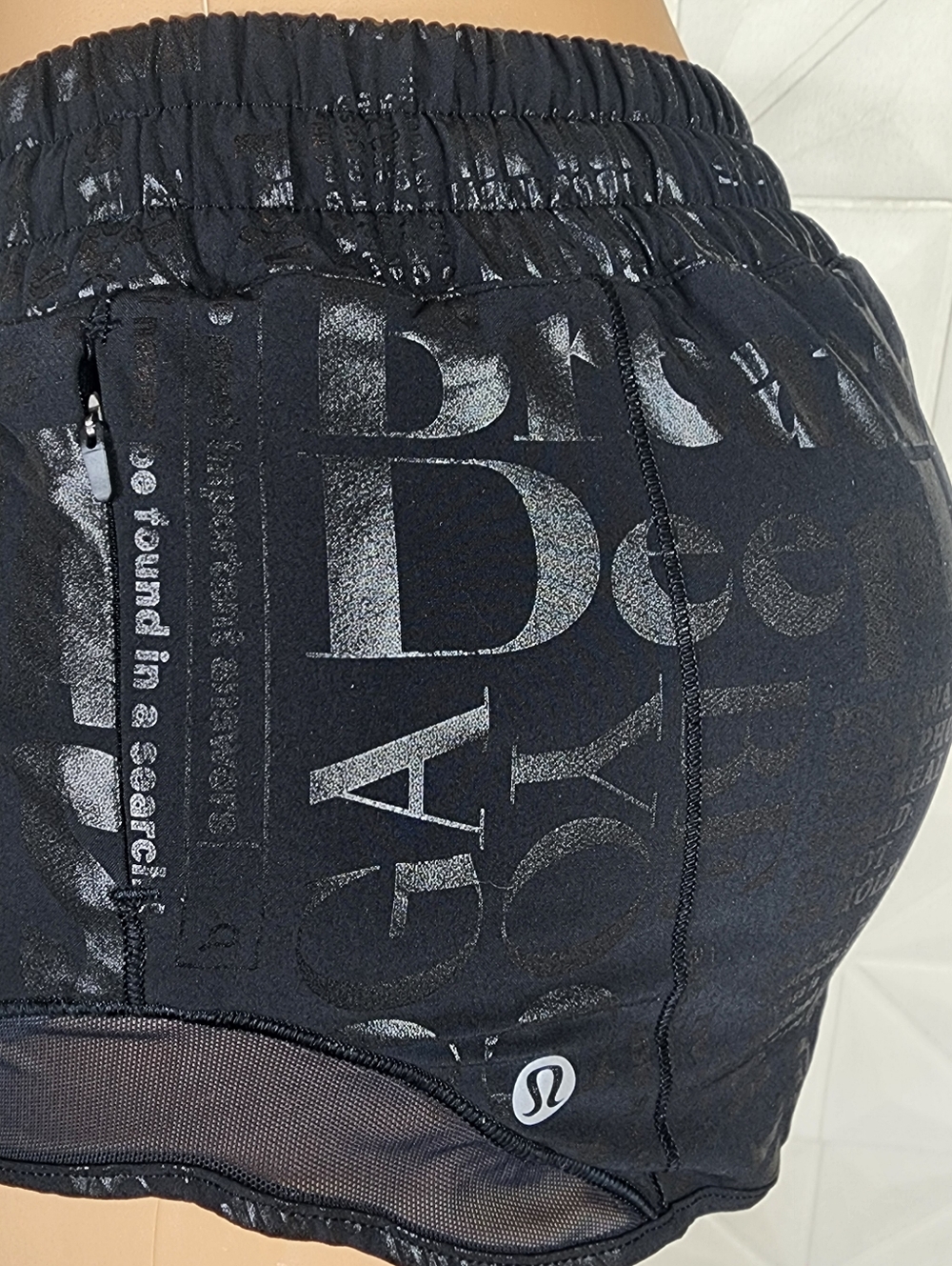 Lululemon 6 Manifesto Black Hotty Hot LR 2.5 Hotty Hot Shorts - Picture 5 of 8